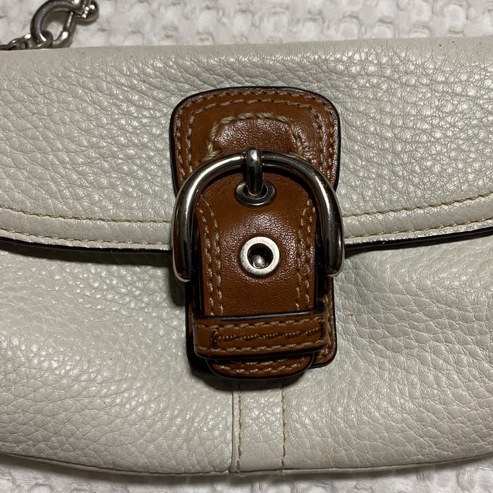 Coach Wristlet Snap Button Closure White /Tan. Very Good Condition. Used - Picture 9 of 11